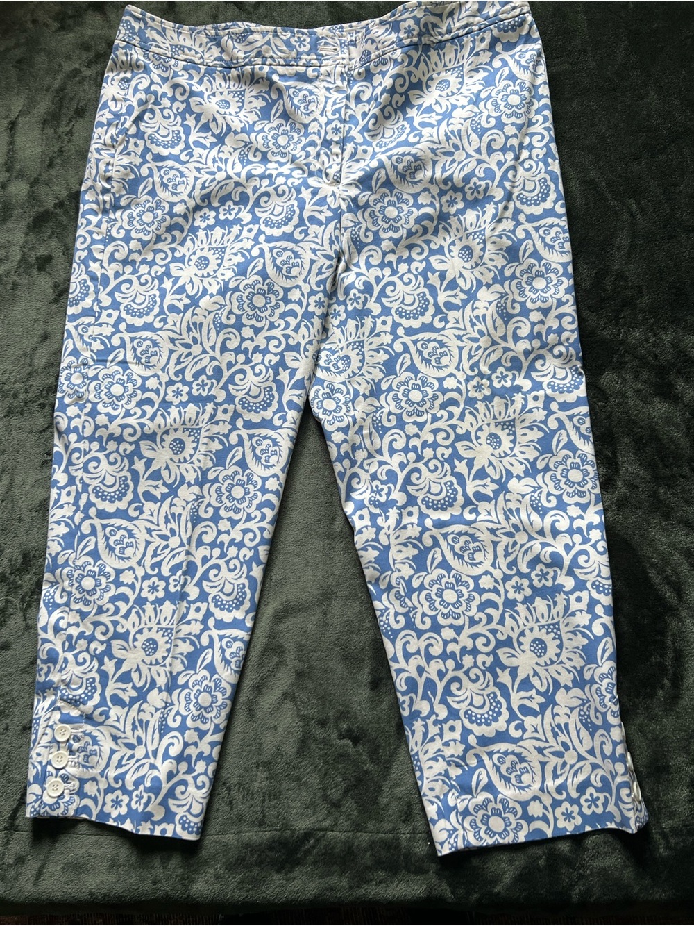 Talbots Blue & White Floral Print Capris..perfect summer pants-like new